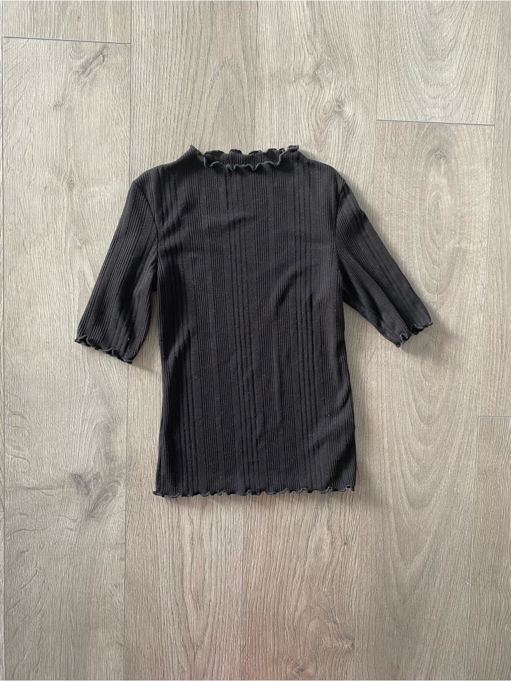 5/$25 Black ribbed lettuce edge top